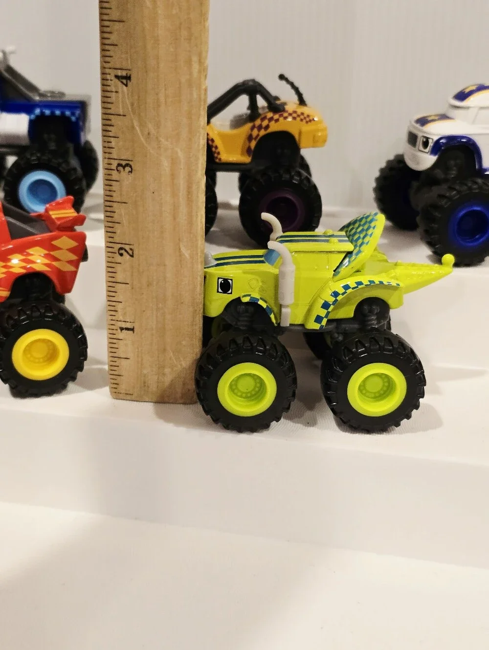 Blaze And The Monster Machines Racing Flag Diecast Truck Set